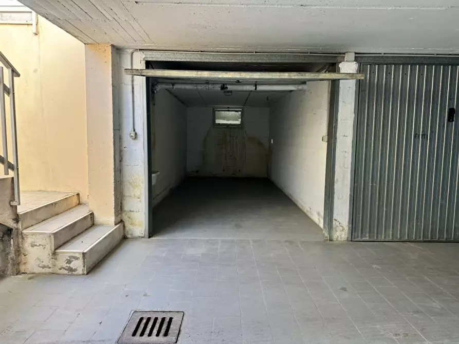 Immagine 3 di Garage in vendita  a Perugia