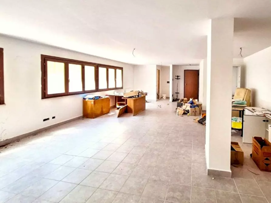 Immagine 1 di Cantina in vendita  in Via Don Luigi Sturzo, 90044 Carini PA, Italia a Carini