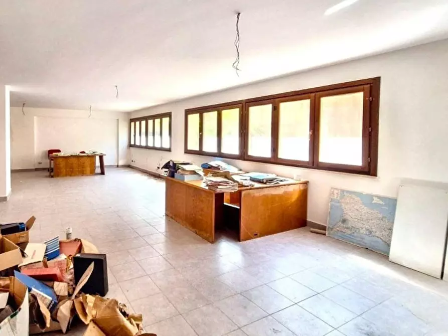 Immagine 3 di Cantina in vendita  in Via Don Luigi Sturzo, 90044 Carini PA, Italia a Carini