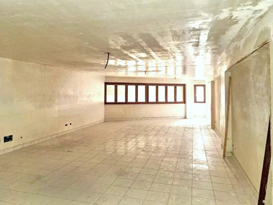 Immagine 1 di Cantina in vendita  in Via Don Luigi Sturzo, 90044 Carini PA, Italia a Carini