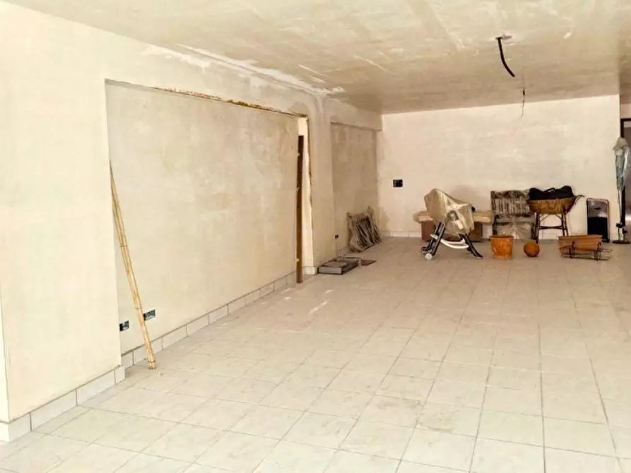 Immagine 3 di Cantina in vendita  in Via Don Luigi Sturzo, 90044 Carini PA, Italia a Carini