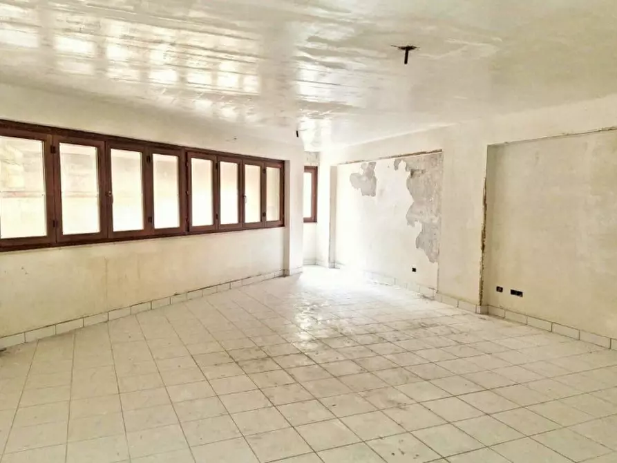 Immagine 4 di Cantina in vendita  in Via Don Luigi Sturzo, 90044 Carini PA, Italia a Carini