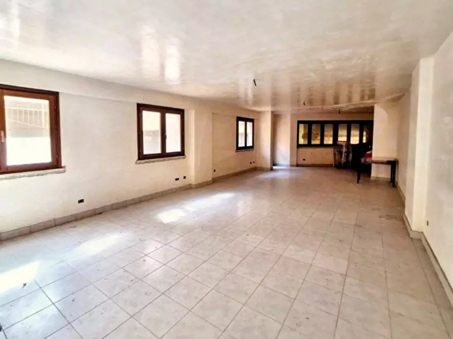 Immagine 3 di Cantina in vendita  in Via Don Luigi Sturzo, 90044 Carini PA, Italia a Carini