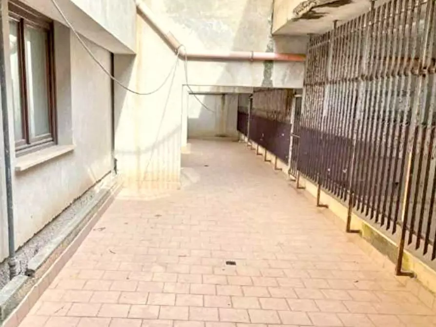 Immagine 5 di Cantina in vendita  in Via Don Luigi Sturzo, 90044 Carini PA, Italia a Carini