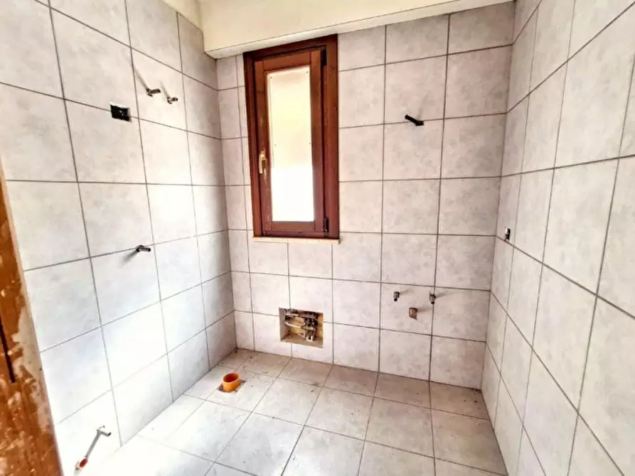 Immagine 7 di Cantina in vendita  in Via Don Luigi Sturzo, 90044 Carini PA, Italia a Carini