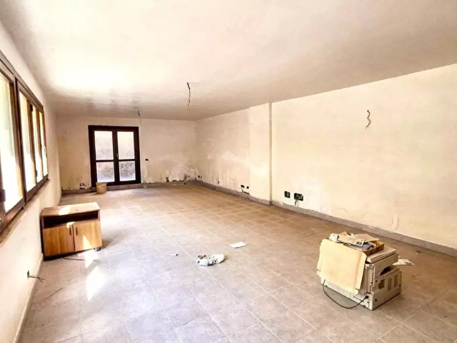 Immagine 1 di Cantina in vendita  in Via Don Luigi Sturzo, 90044 Carini PA, Italia a Carini