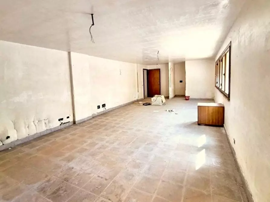 Immagine 3 di Cantina in vendita  in Via Don Luigi Sturzo, 90044 Carini PA, Italia a Carini