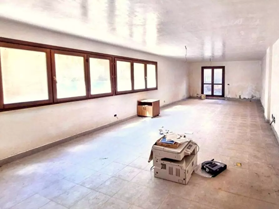 Immagine 4 di Cantina in vendita  in Via Don Luigi Sturzo, 90044 Carini PA, Italia a Carini