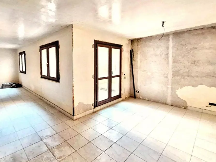 Immagine 1 di Cantina in vendita  in Via Don Luigi Sturzo, 90044 Carini PA, Italia a Carini