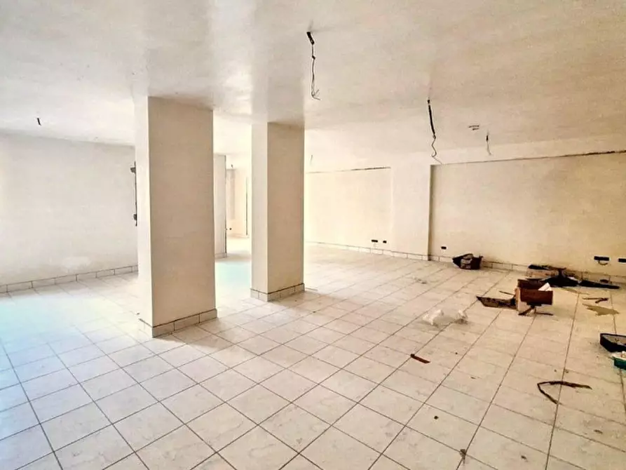 Immagine 3 di Cantina in vendita  in Via Don Luigi Sturzo, 90044 Carini PA, Italia a Carini