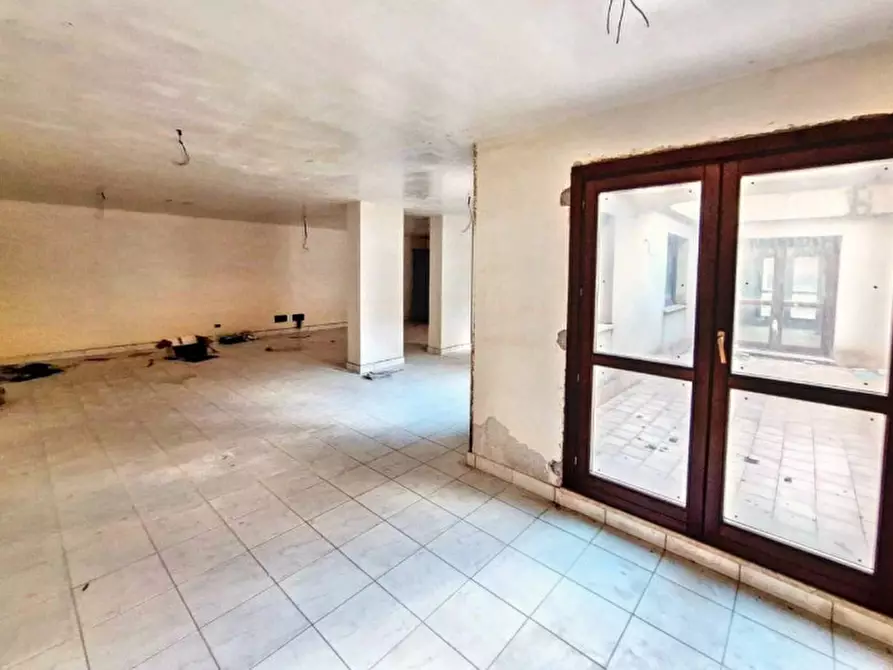 Immagine 4 di Cantina in vendita  in Via Don Luigi Sturzo, 90044 Carini PA, Italia a Carini