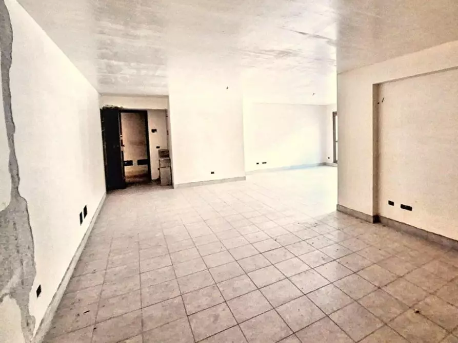 Immagine 3 di Cantina in vendita  in Via Don Luigi Sturzo, 90044 Carini PA, Italia a Carini