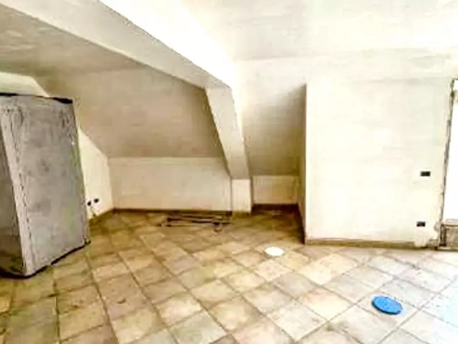 Immagine 3 di Cantina in vendita  in Via Don Luigi Sturzo, 90044 Carini PA, Italia a Carini