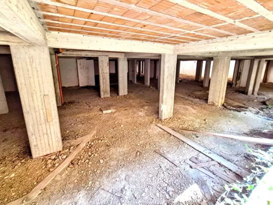 Immagine 1 di Cantina in vendita  in Via Don Luigi Sturzo, 90044 Carini PA, Italia a Carini