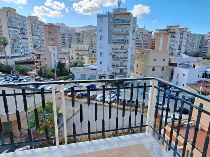 Immagine 12 di Appartamento in vendita  in Vicolo Parrini 10 a Palermo