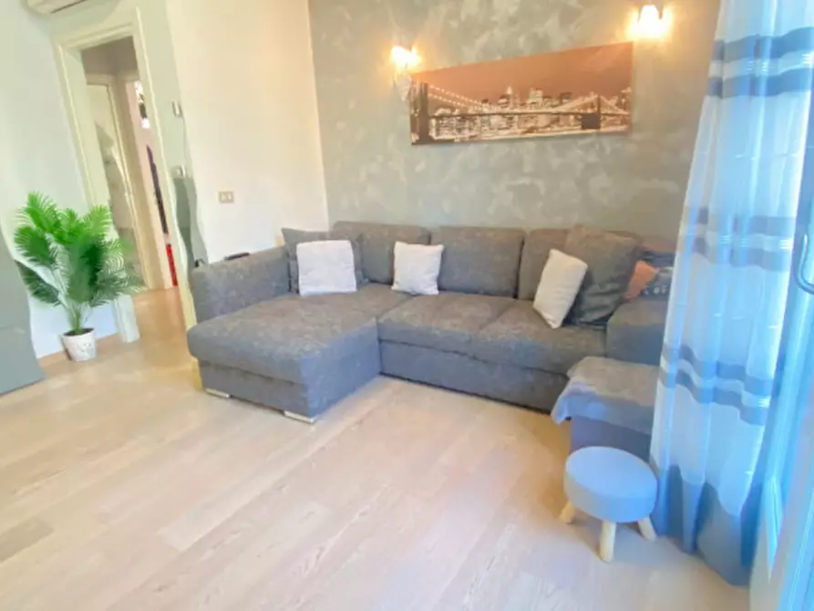 Immagine 1 di Appartamento in vendita  in via friuli a Venezia