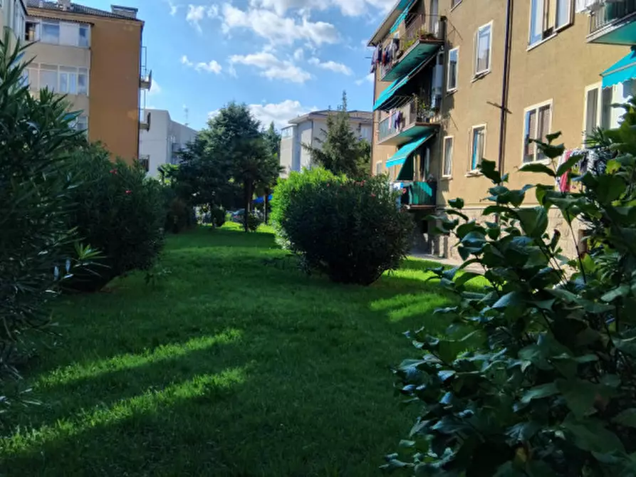 Immagine 11 di Appartamento in vendita  in via friuli a Venezia