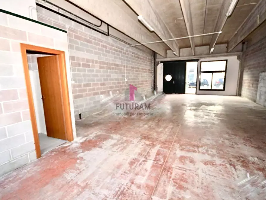 Immagine 2 di Capannone industriale in affitto  a Vicenza