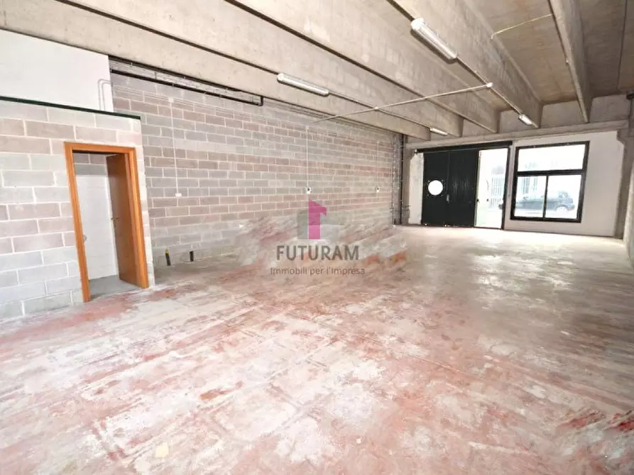 Immagine 3 di Capannone industriale in affitto  a Vicenza