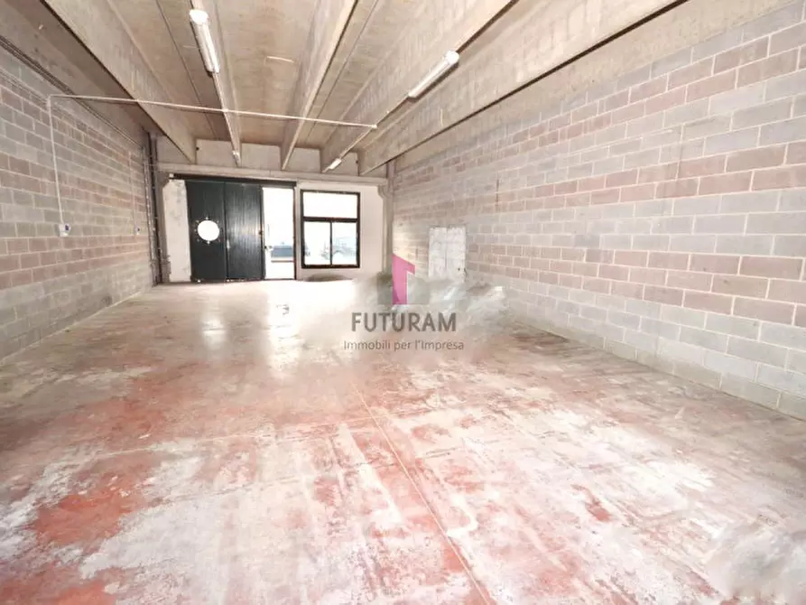 Immagine 4 di Capannone industriale in affitto  a Vicenza