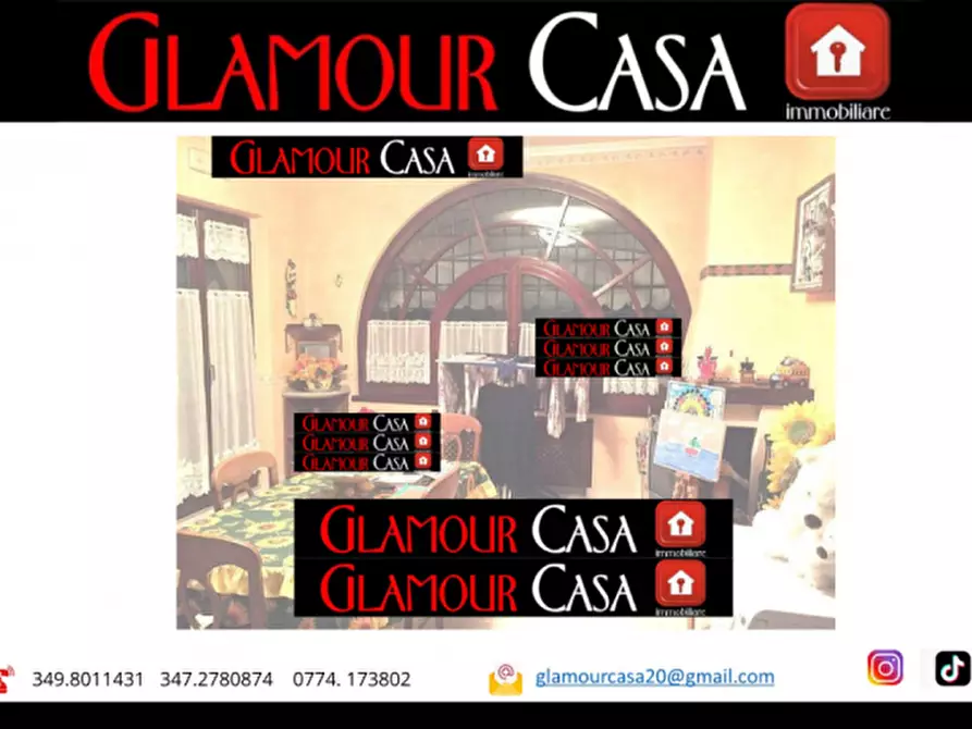 Immagine 4 di Villa in vendita  in Via Monasterace a Roma