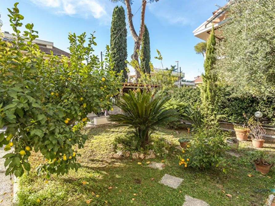 Immagine 2 di Appartamento in affitto  in Via Siderno a Roma