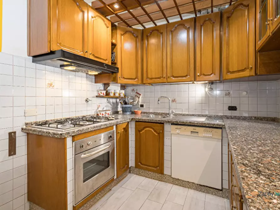 Immagine 26 di Appartamento in affitto  in Via Siderno a Roma