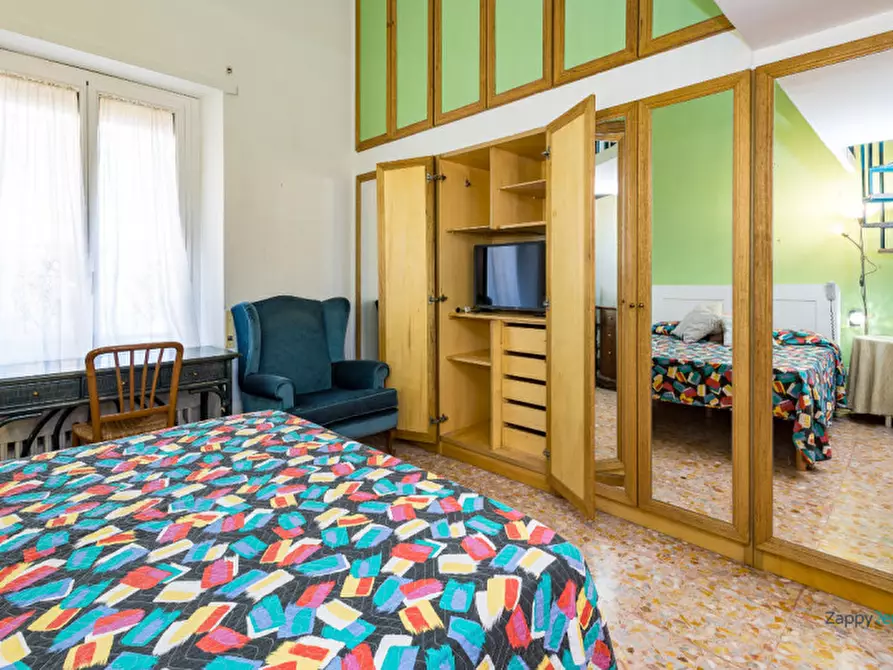 Immagine 37 di Appartamento in affitto  in Via Siderno a Roma