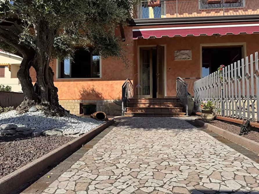 Immagine 2 di Casa bifamiliare in vendita  a Campagna Lupia