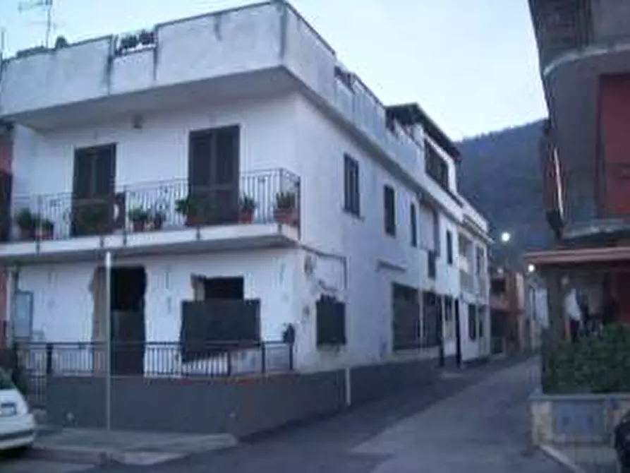 Immagine 1 di Appartamento in vendita  in via Manzoni n 3 - San Felice a Cancello (CE) a Napoli