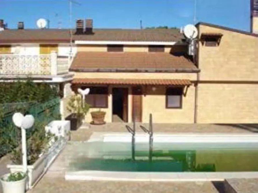 Immagine 1 di Villa in vendita  in Contrada Lagogemolo - Via Delle Rose, 70 - 70020 Cassano delle Murge (BA) a Cassano Delle Murge