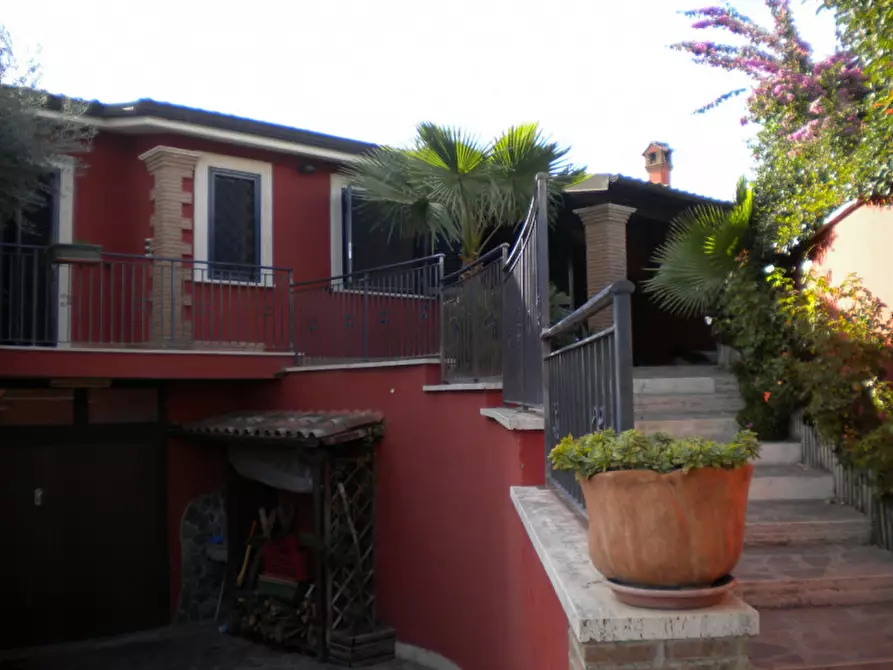 Immagine 9 di Villa in vendita  in VIALE ASCANIO 34 - 00071 Pomezia (RM) a Pomezia