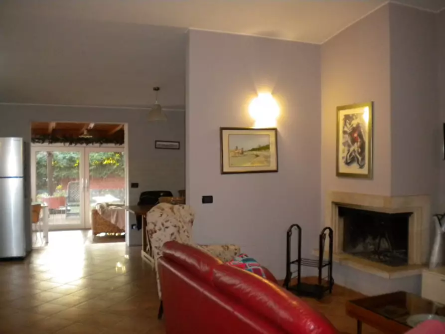 Immagine 13 di Villa in vendita  in VIALE ASCANIO 34 - 00071 Pomezia (RM) a Pomezia