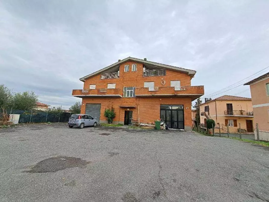 Immagine 11 di Appartamento in vendita  in Via del Casale di Santa Maria, 61 - 00132 Roma (RM) a Roma