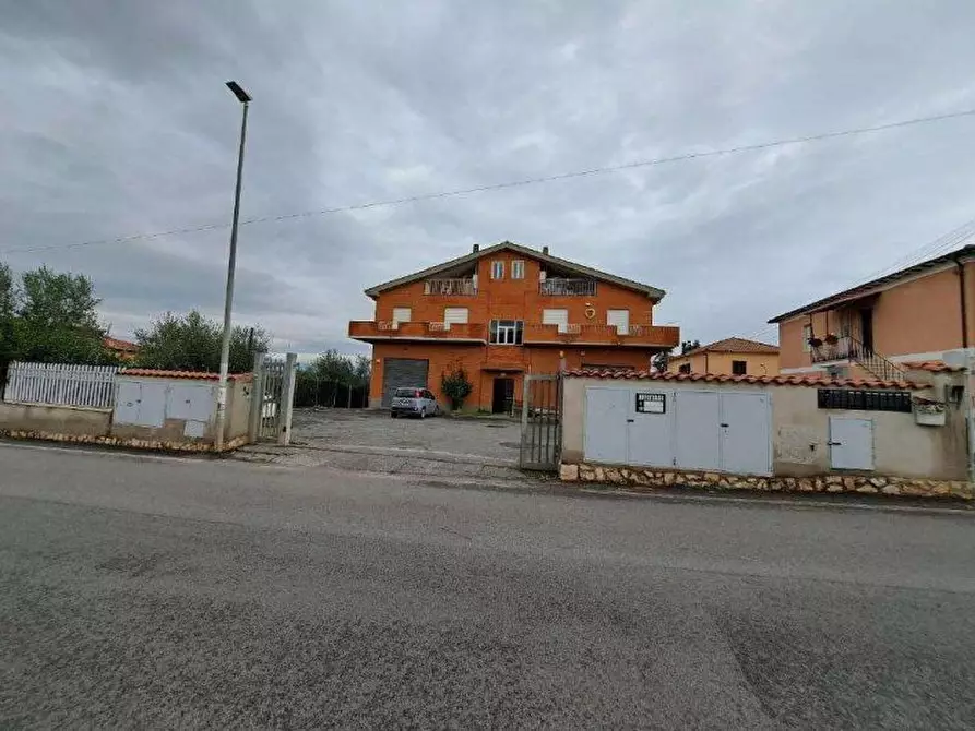 Immagine 12 di Appartamento in vendita  in Via del Casale di Santa Maria, 61 - 00132 Roma (RM) a Roma