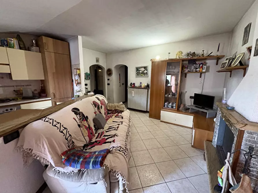 Immagine 1 di Appartamento in vendita  in Via Statale dei Giovi 17 - 22070 Casnate con Bernate (CO) a Grandate