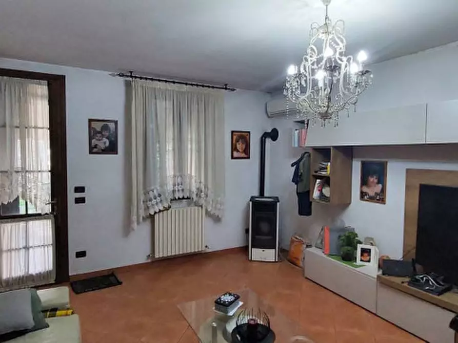 Immagine 3 di Villa in vendita  in Via Mascagni, 26, 41039 San Possidonio MO, Italia a San Possidonio