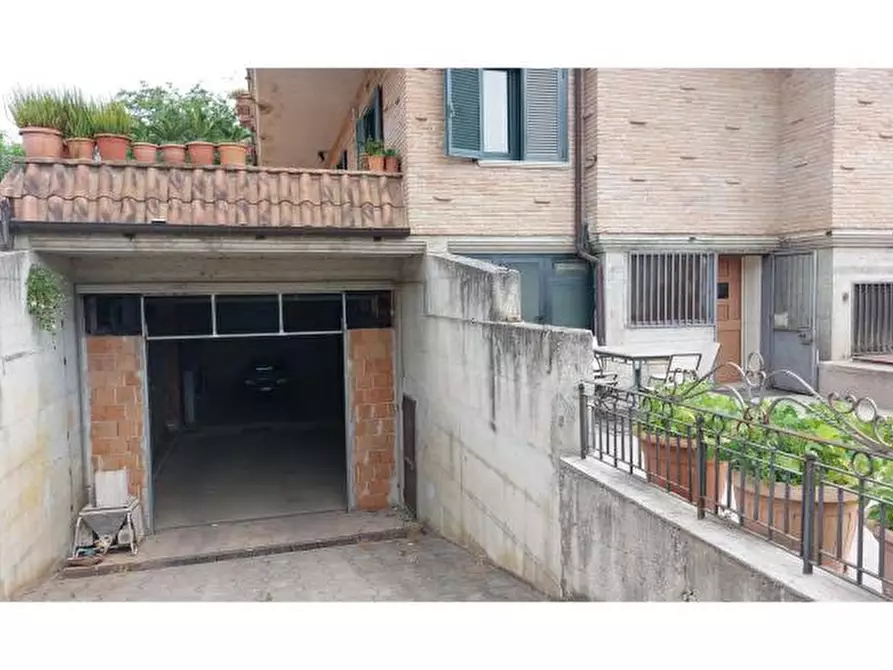 Immagine 14 di Appartamento in vendita  in Via Libertà  15-17  - 83021 Avella (AV) a Avella