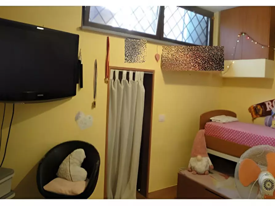 Immagine 8 di Appartamento in vendita  in Via Caiolo n. 204 a Roma