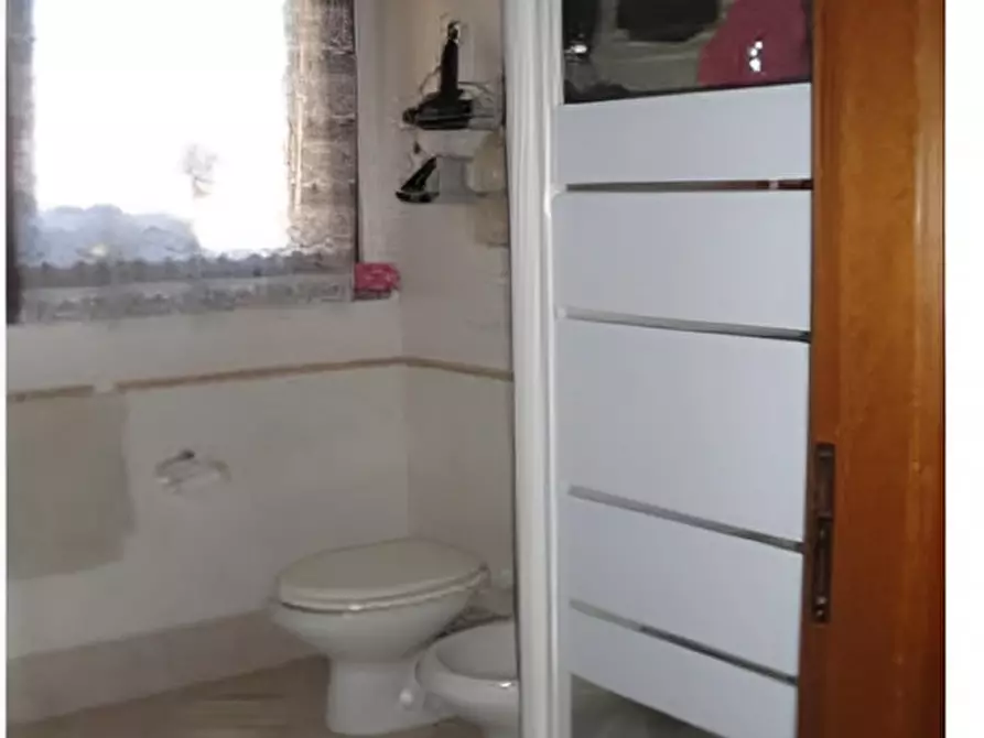 Immagine 10 di Appartamento in vendita  in Via Caiolo n. 204 a Roma