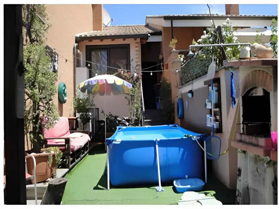 Immagine 12 di Appartamento in vendita  in Via Caiolo n. 204 a Roma