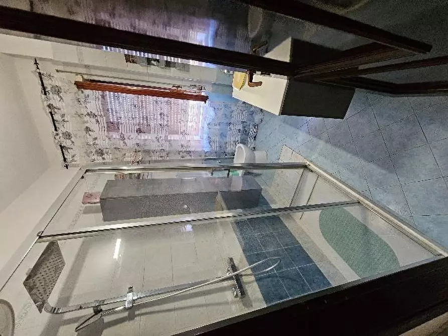 Immagine 11 di Appartamento in vendita  in via S Razzino n 6 - Mondragone (CE) a Mondragone