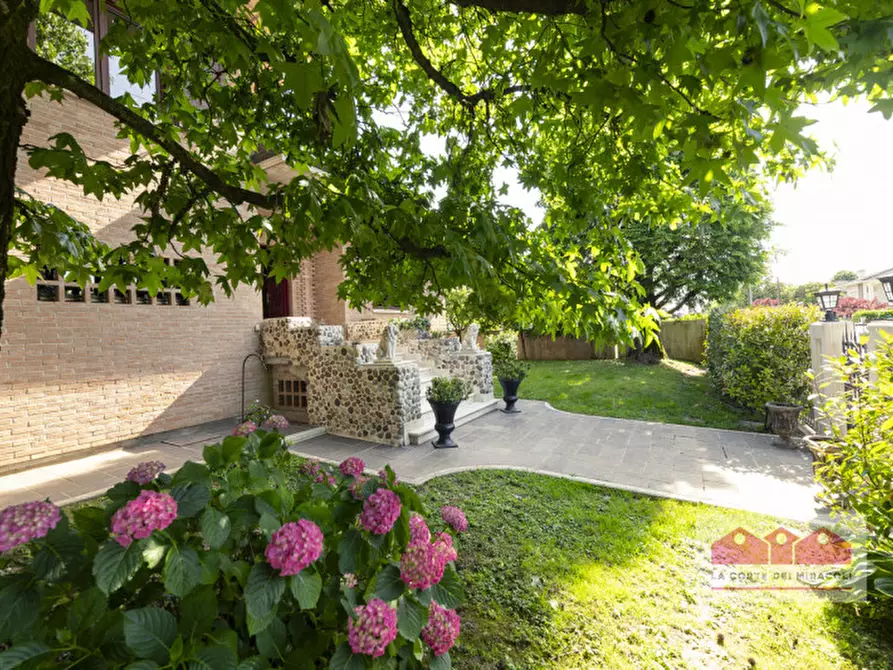 Immagine 32 di Villa in vendita  in Via Silvio Pellico a Caldogno