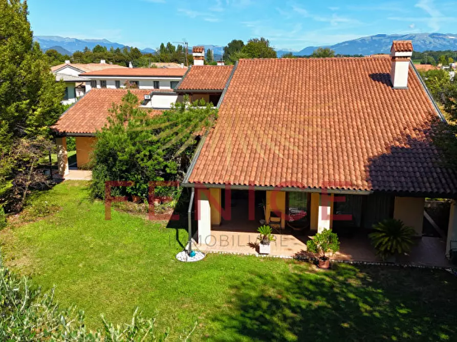 Immagine 1 di Villa in vendita  in Via Monte Rosa a Montebelluna