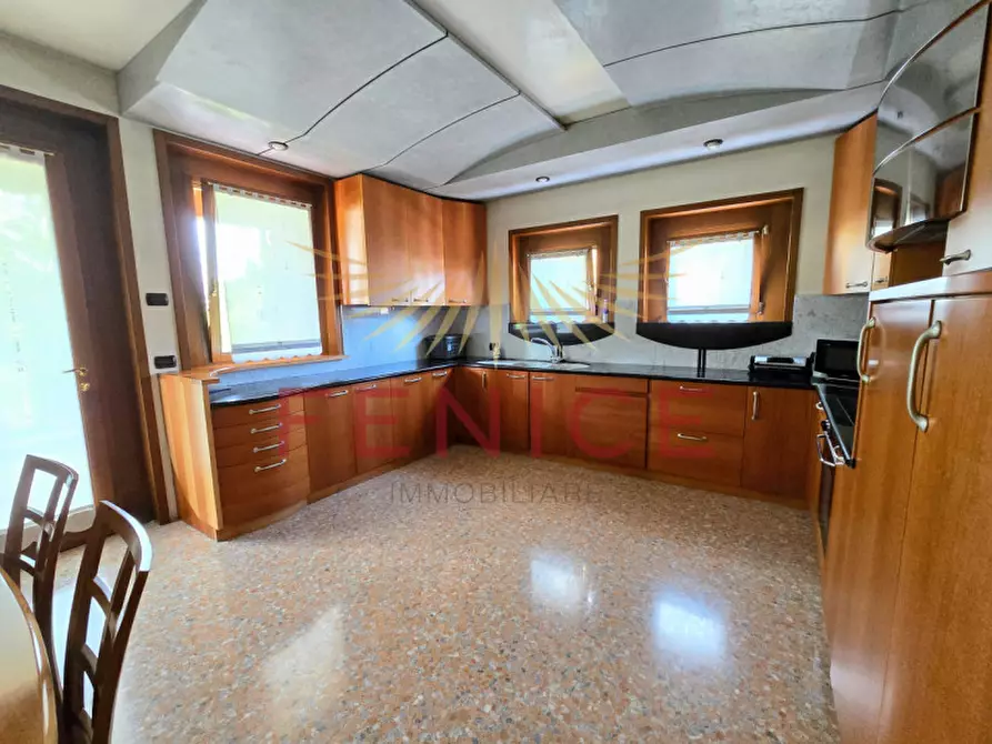 Immagine 5 di Villa in vendita  in Via Monte Rosa a Montebelluna