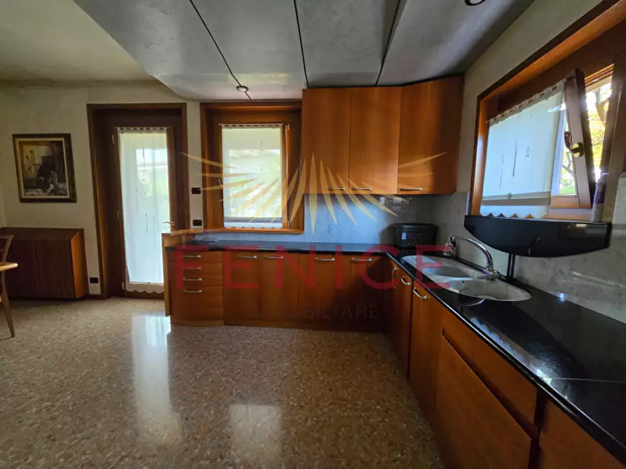 Immagine 7 di Villa in vendita  in Via Monte Rosa a Montebelluna