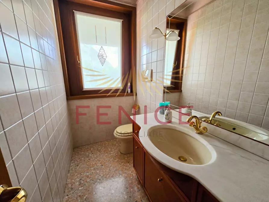 Immagine 14 di Villa in vendita  in Via Monte Rosa a Montebelluna