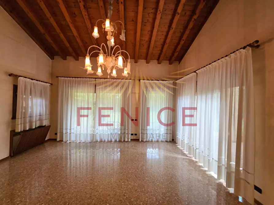 Immagine 15 di Villa in vendita  in Via Monte Rosa a Montebelluna