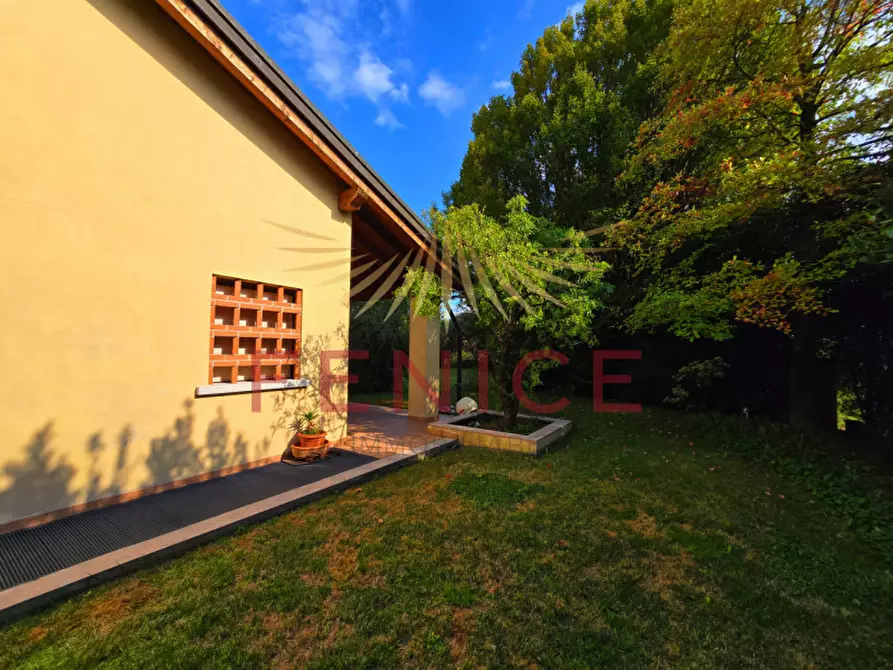 Immagine 47 di Villa in vendita  in Via Monte Rosa a Montebelluna