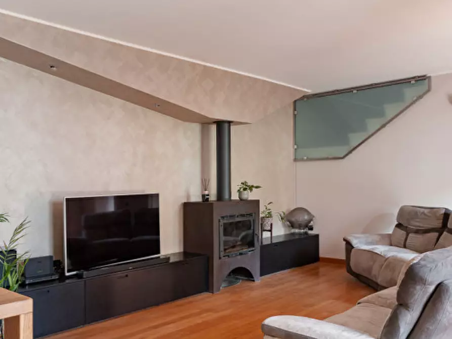 Immagine 2 di Casa bifamiliare in vendita  in Via Dante Alighieri 55 a Curtatone